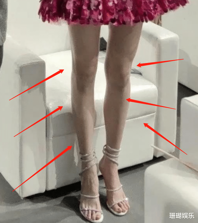 关晓彤|关晓彤穿短裙像奥运会选手，没了精修后，这真实腿长让人不敢相信