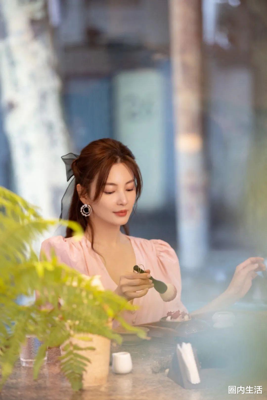 宋茜|陈伟霆现在不想借助何穗获取时尚圈的资源，即便她更有话语权？