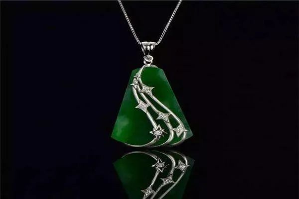 翡翠|色辣的翡翠像辣妹，夺人眼眶令人陶醉