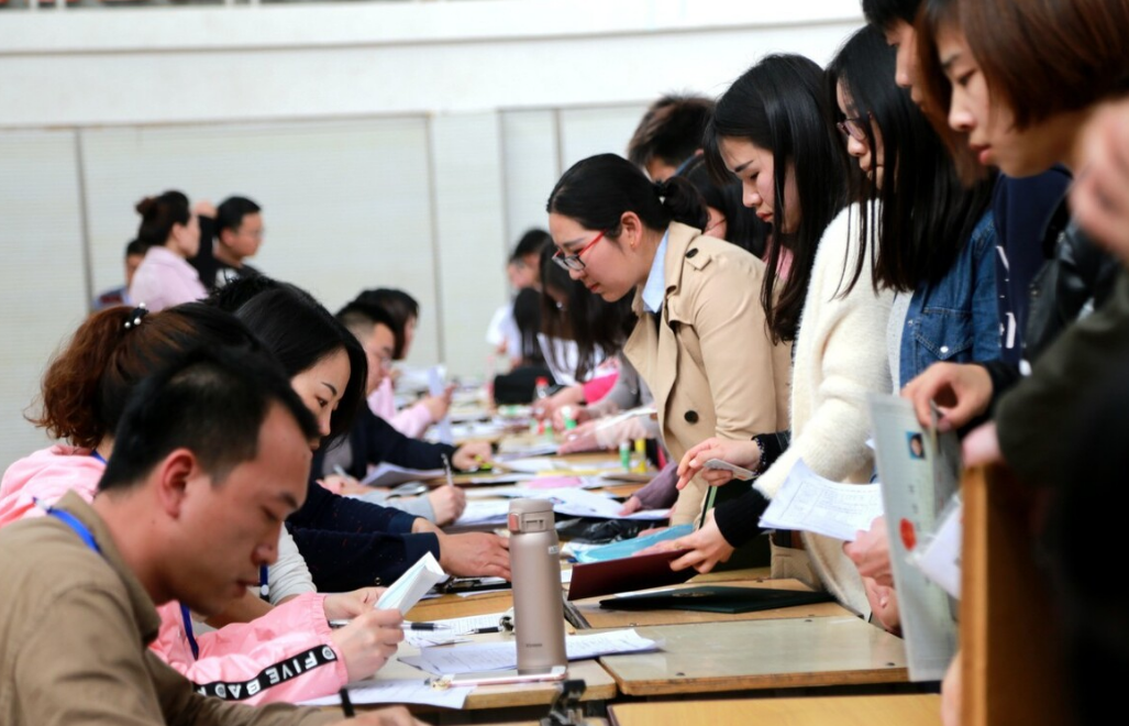 Ainee妈咪|“铁饭碗”工作排行已经出炉,第一名少有人知,公务员却成倒数