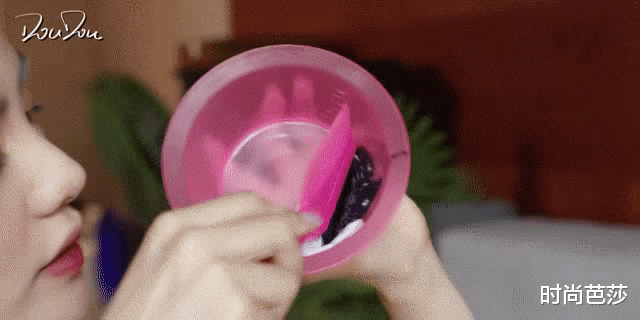 护发素|看她这一头红发，不就是现实版的人鱼公主吗？！