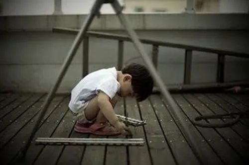 兜妈爱叨叨|父母吵架动手,儿子冲上前保护妈妈,网友泪目:男孩是妈妈的铠甲