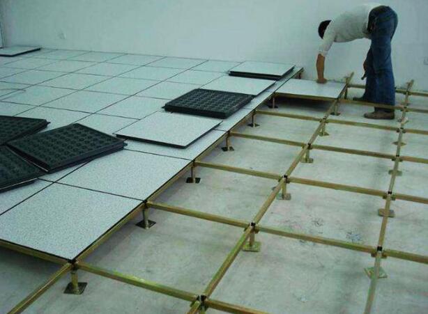 最近贴瓷砖居然不用水泥?这样做坏了能直接拆卸,20年不担心水泥老化