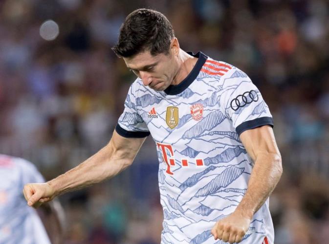 小超侃事|3-13！金球奖之争变天，梅西被吊打，遭33岁巨星逆转，或无缘捧杯