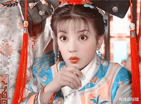 赵薇|赵薇11年前拍的广告中，有谁注意他旁边的女孩，如今火得一塌糊涂