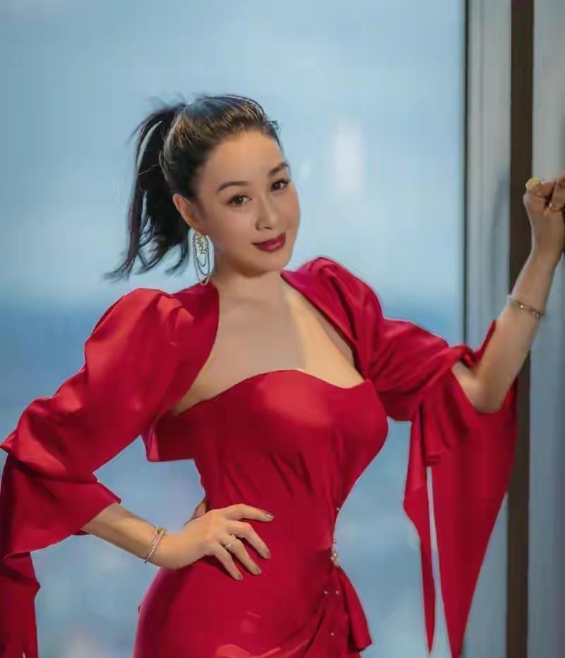 钟丽缇|悲惨的钟丽缇：为两个前夫生了三个孩子，现任老公也不爱她