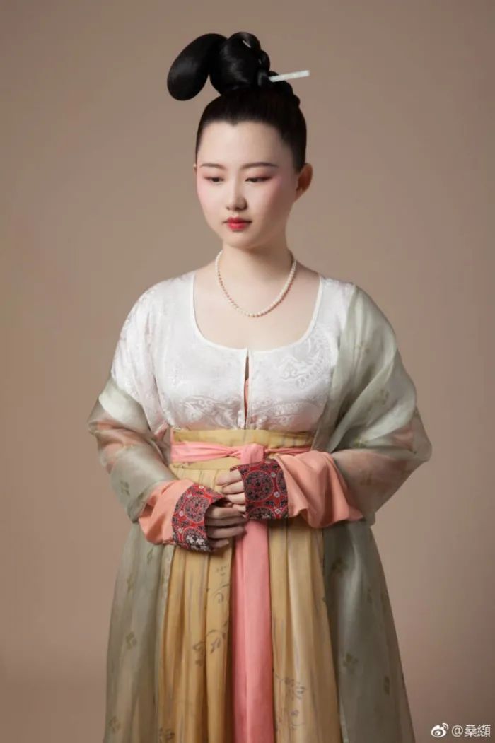 汉服资讯古装文化|不承认传统服饰，是否等于选择遗忘历史？76年了，我们该思考什么