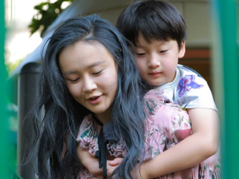 邹明轩|邹明轩“整容式”长大，小时候卷发肉嘟嘟，如今瘦身成功成正太！