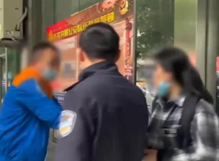 亚洲播报一姐 遛狗未拴绳!导致爱宠被车撞死,狗主人扬言100万要肇事司机的命