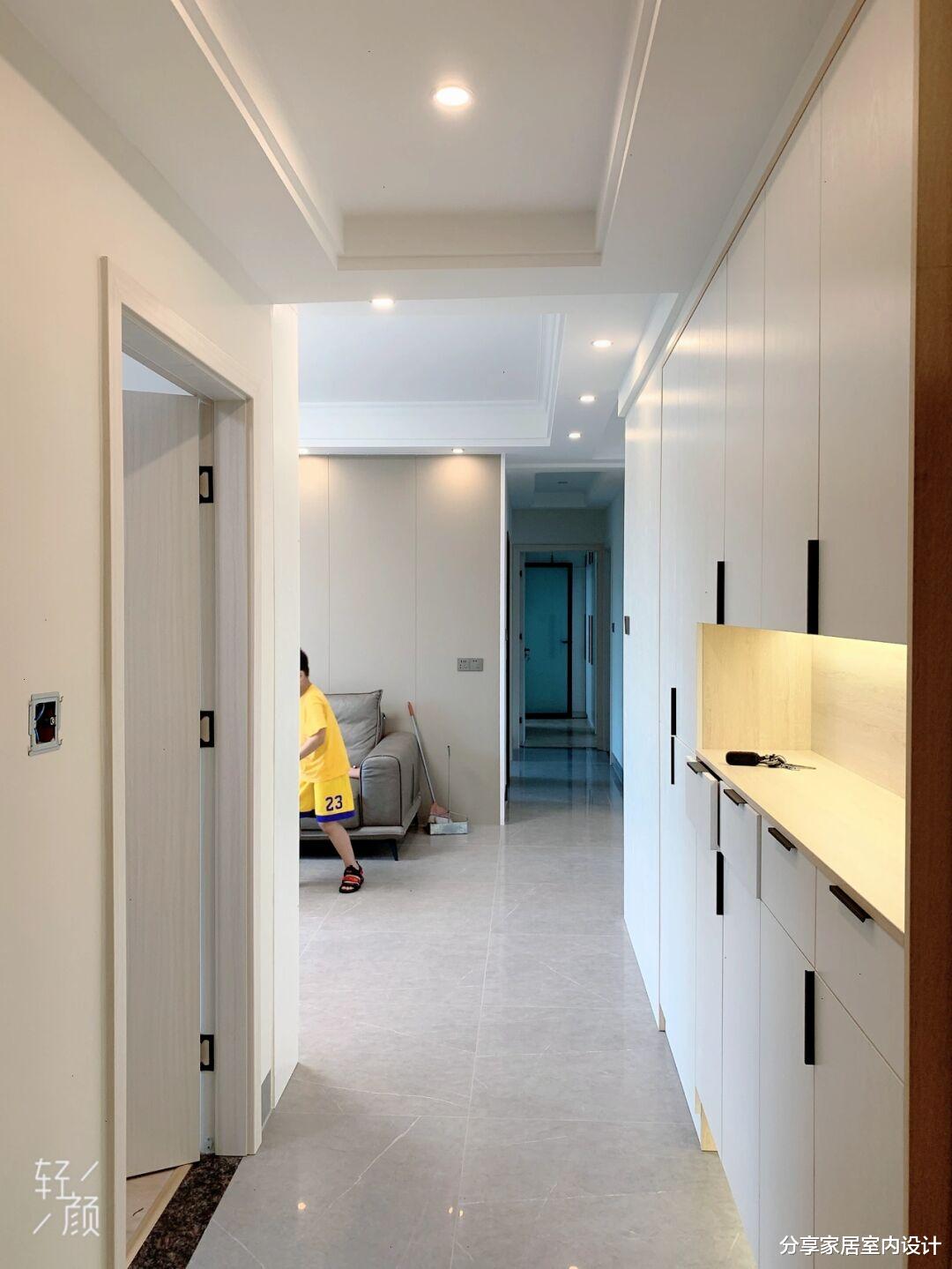 宿舍|一家四口新房，鞋柜衣帽一体柜很实用，电视墙更是大气，很满意！