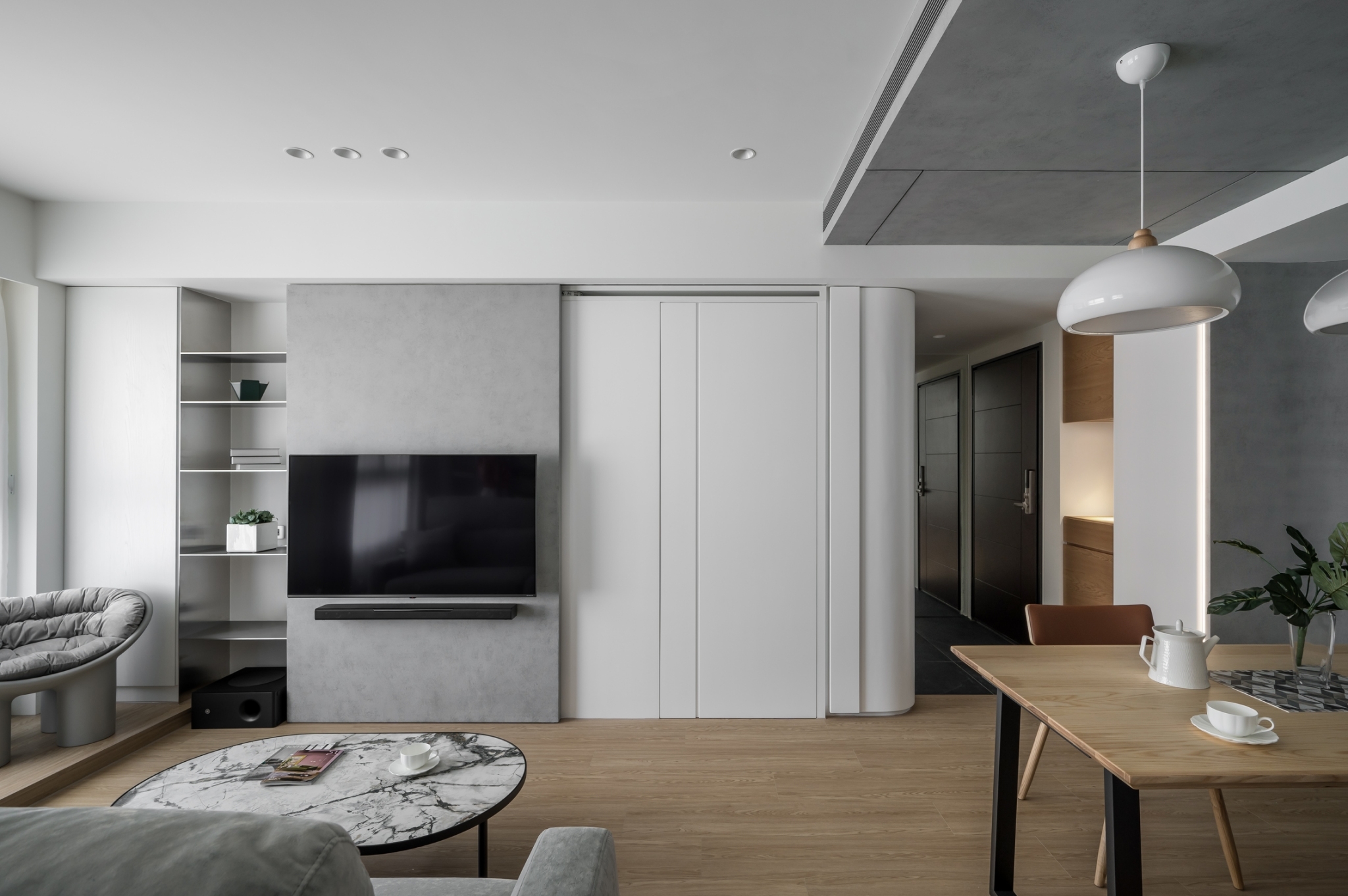 客厅+书房的组合,看我们是如何处理客厅中间的大梁的——90后夫妻的灰与白空间