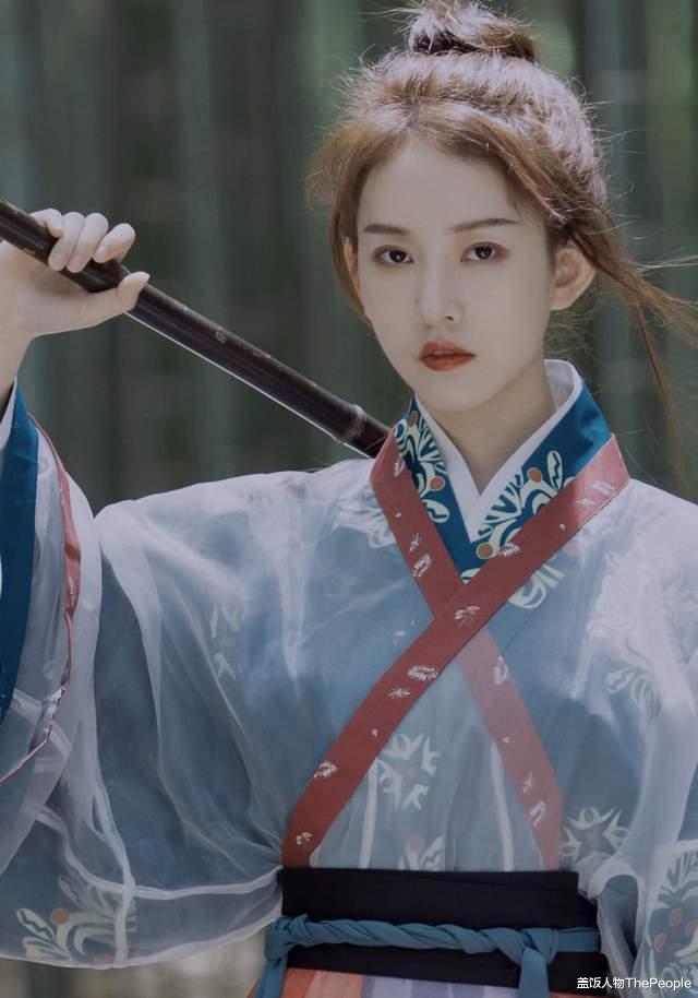 吴君如|内娱女明星都“卷”到古风写真了，男明星还在求宽容