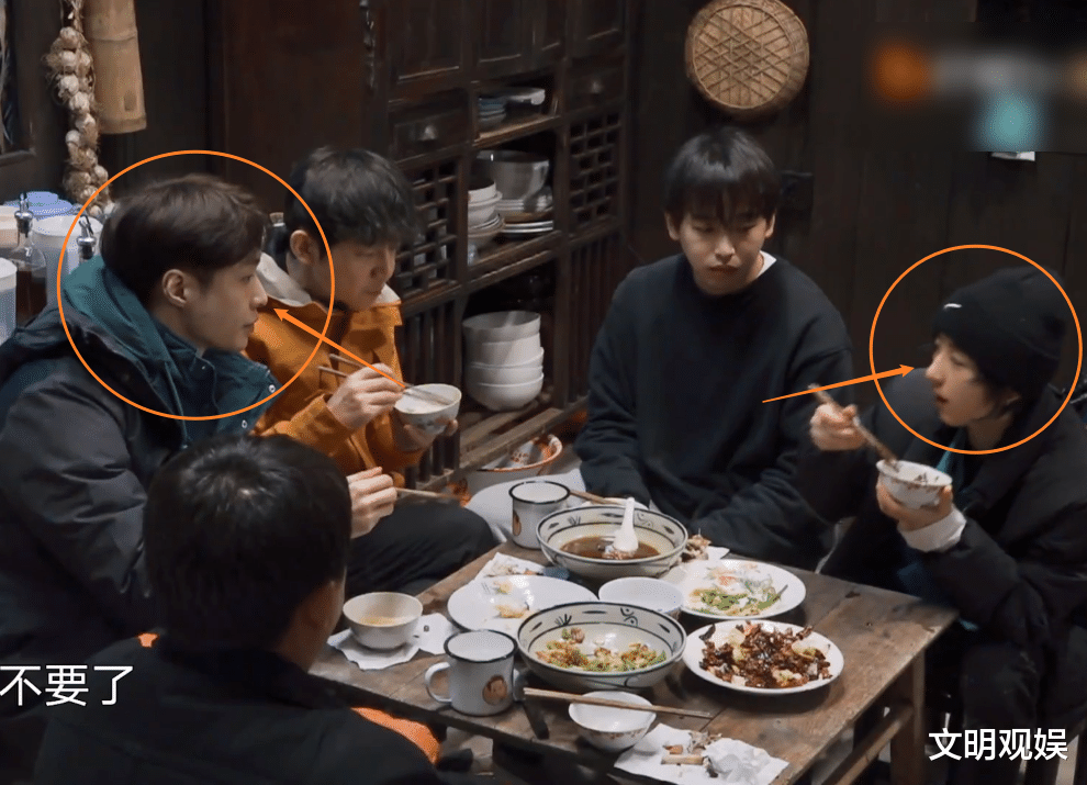 黄磊|彭彭张艺兴子枫互让最后一块排骨，黄磊举动太抢镜，这私心没谁了