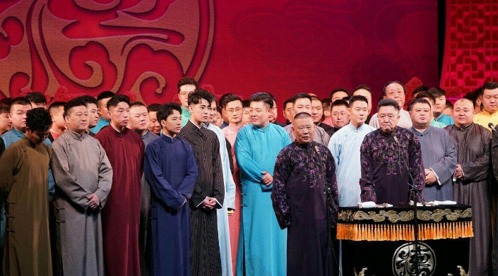 相声|14年前，有谁注意赵本山身边的小龙套，今已成为相声界的“一哥”