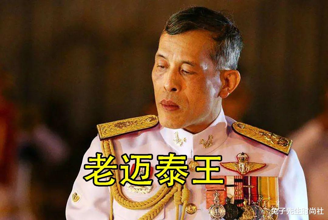 初恋脸|69岁泰王恋上21岁美女，姑娘用芊芊玉指托腮，“初恋脸”惊艳