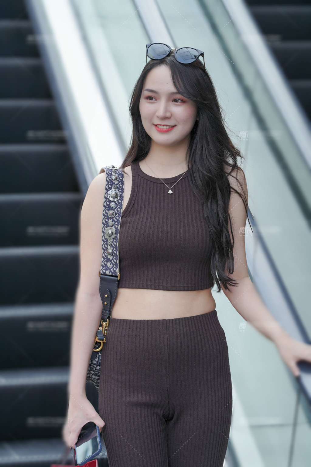 我亦飘零 街拍：爱穿搭的女生，追求的风格也是多种多样，但效果却很不错