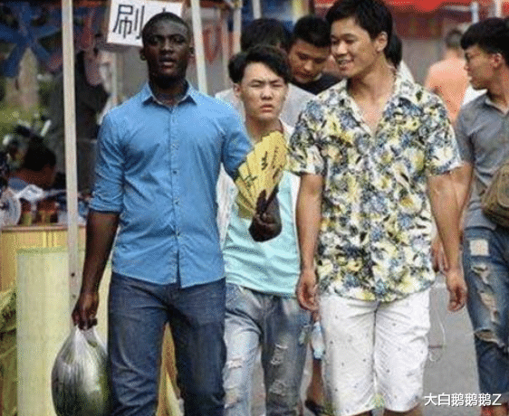 非洲|中国小伙去非洲工作，大多数都不愿意回国，直接在当地娶妻生子
