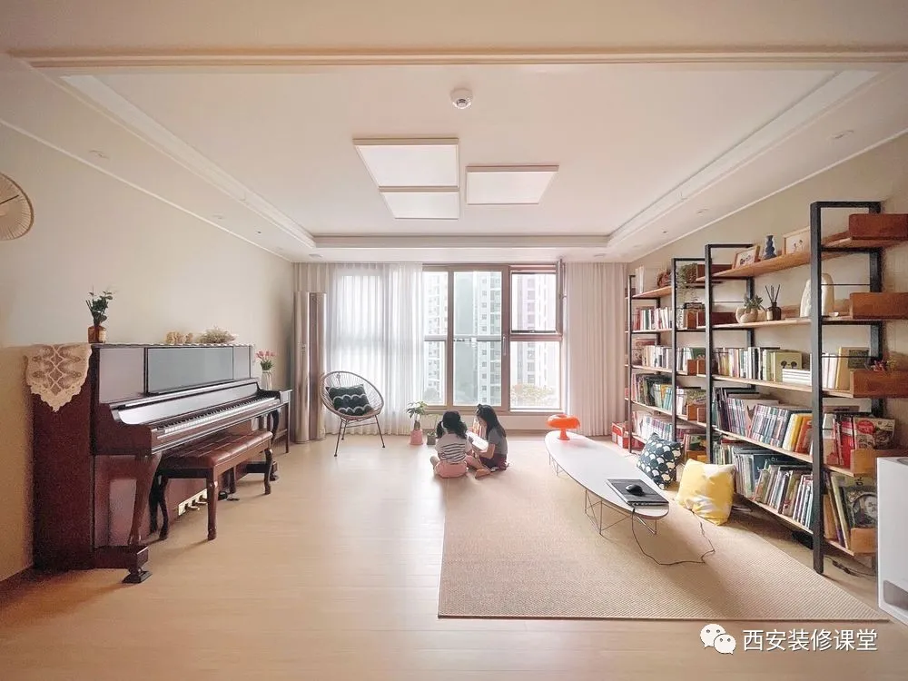 客厅扔掉沙发，替代品很多，没必要太传统