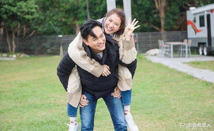 袁咏仪|袁咏仪张智霖在内地接一个综艺赚3千万，却没把儿子“教”好？