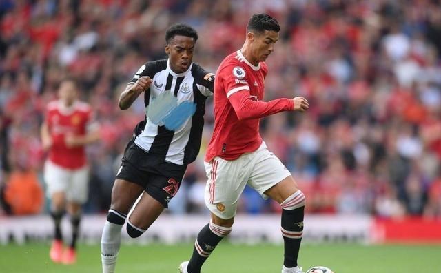 一个人的夜晚|4-1,曼联大胜!C罗首秀梅开二度,博格巴双助攻,林加德替补破门