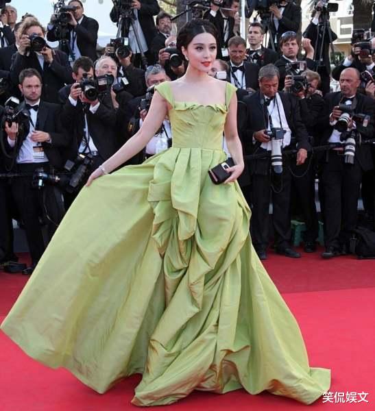 假摔|丢脸都丢到国外去了，红毯作妖的明星。你知道是谁最无下限吗？