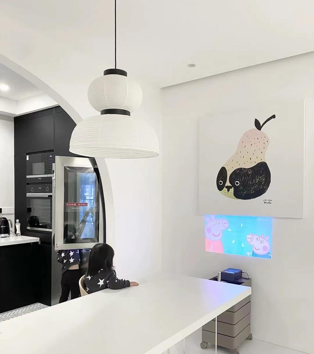 坚持全屋“黑白配”的小夫妻，把家装修的极简纯粹，装出大宅范