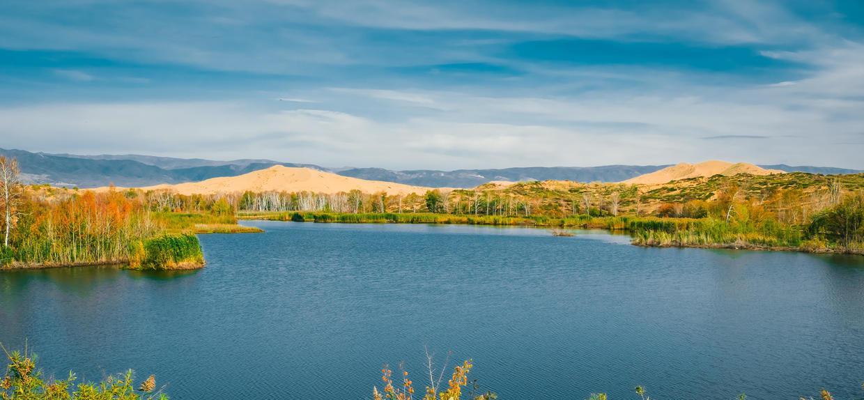 奶球妈咪聊|北疆边境沙漠有一个湖泊，南疆一湖与其同名，你去过吗？