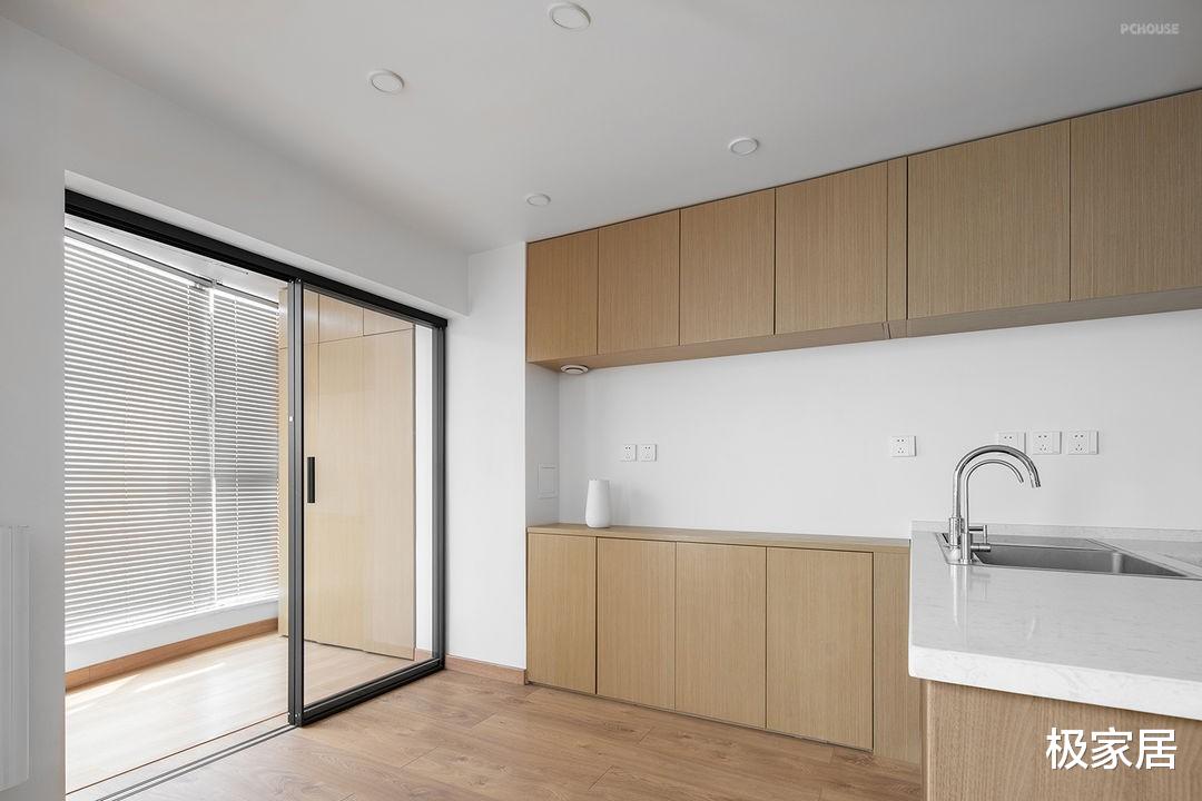 原木风的小家，“一居室”就能满足一家三口的生活，实用又温馨