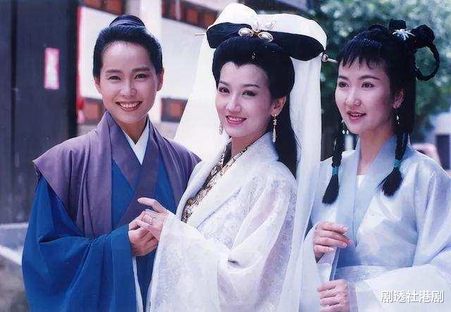 长津湖|58岁叶童罕见晒动态，吃路边摊与粉丝互动，被指瘦成纸片人