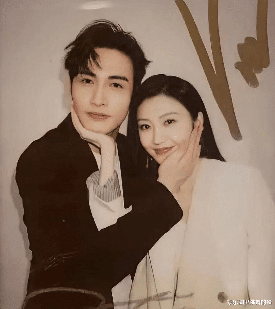 司藤|开播首日收视突破4000万,8集就碾压《司藤》,它才是行业黑马?