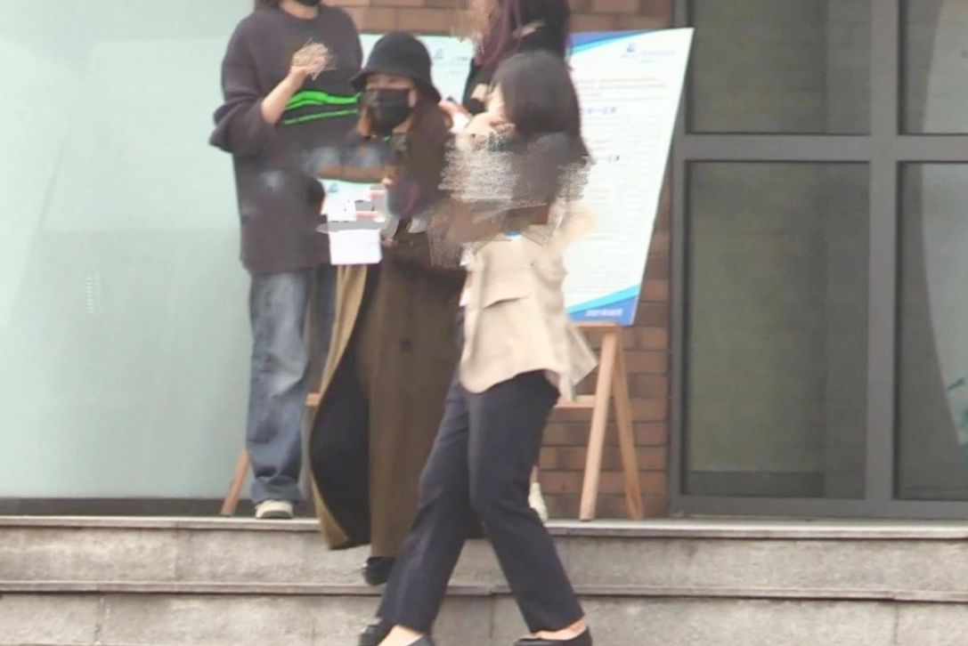 高圆圆|42岁高圆圆疑似怀2胎，拿病历在妇幼医院，网友：希望这次是真的