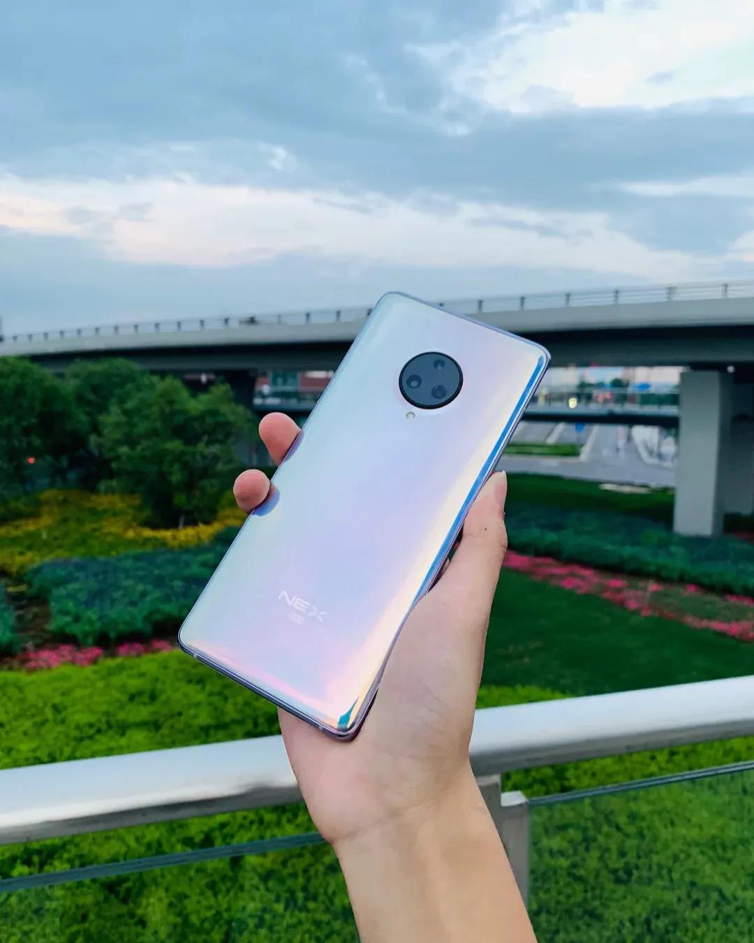 全面屏|盘点那些年我们用过的“真全面屏”手机,一加7pro久久不能忘怀