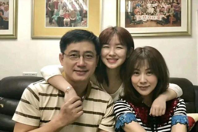 外来媳妇本地郎|《外来媳妇本地郎》康家双喜临门？康家第四代亮相，黄菲中年怀孕