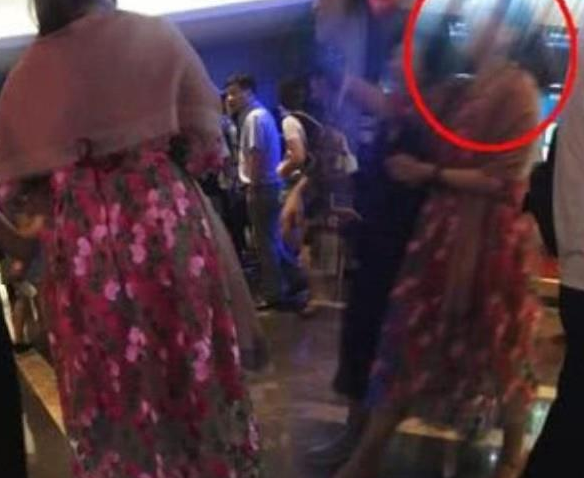 张艺谋|张艺谋：给小11岁岳母尽孝坦然从容，你们就是我的亲人