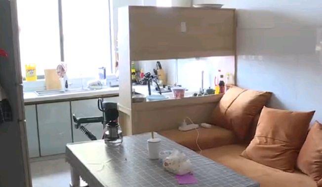 男子为娶大七岁女子与父母断绝关系,四年后,妻子二胎他移情别恋