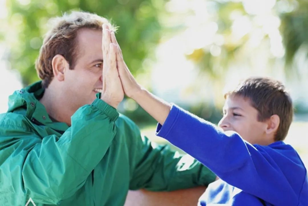 饭饭妈妈育儿|越骂孩子只会越糟，你发现了吗？罗森塔尔效应：好孩子是夸出来的