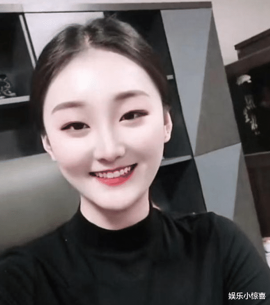 白敬亭|疑似陈亚男小伟已分开，女方更新个人动态，留言全是换头像、退网