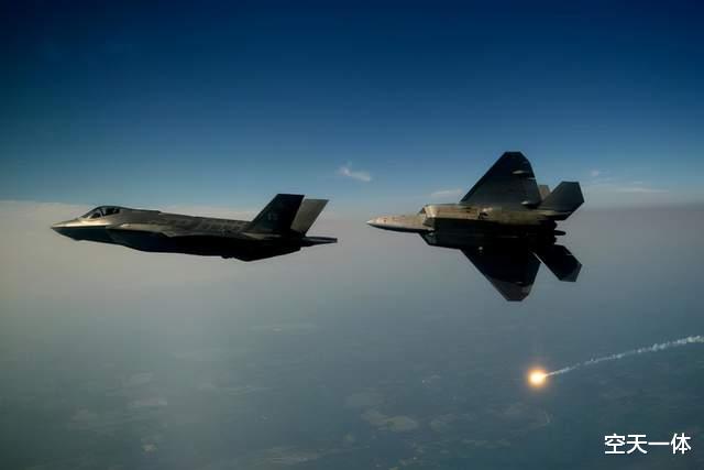 F-35|F22隐身性能不如F35？五代机标杆遭遇挑战，DSI进气道果然比较强