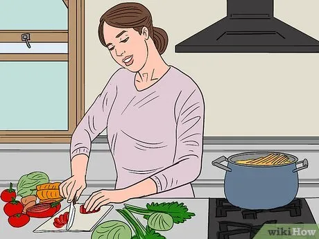 农村奇闻 英国全职主妇：跟我一样伺候老公，你就不会遭抛弃