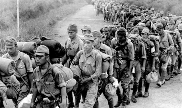 DEEP深度世界|二战三巨头合影，为何罗斯福永远坐在中间？背后用意不简单