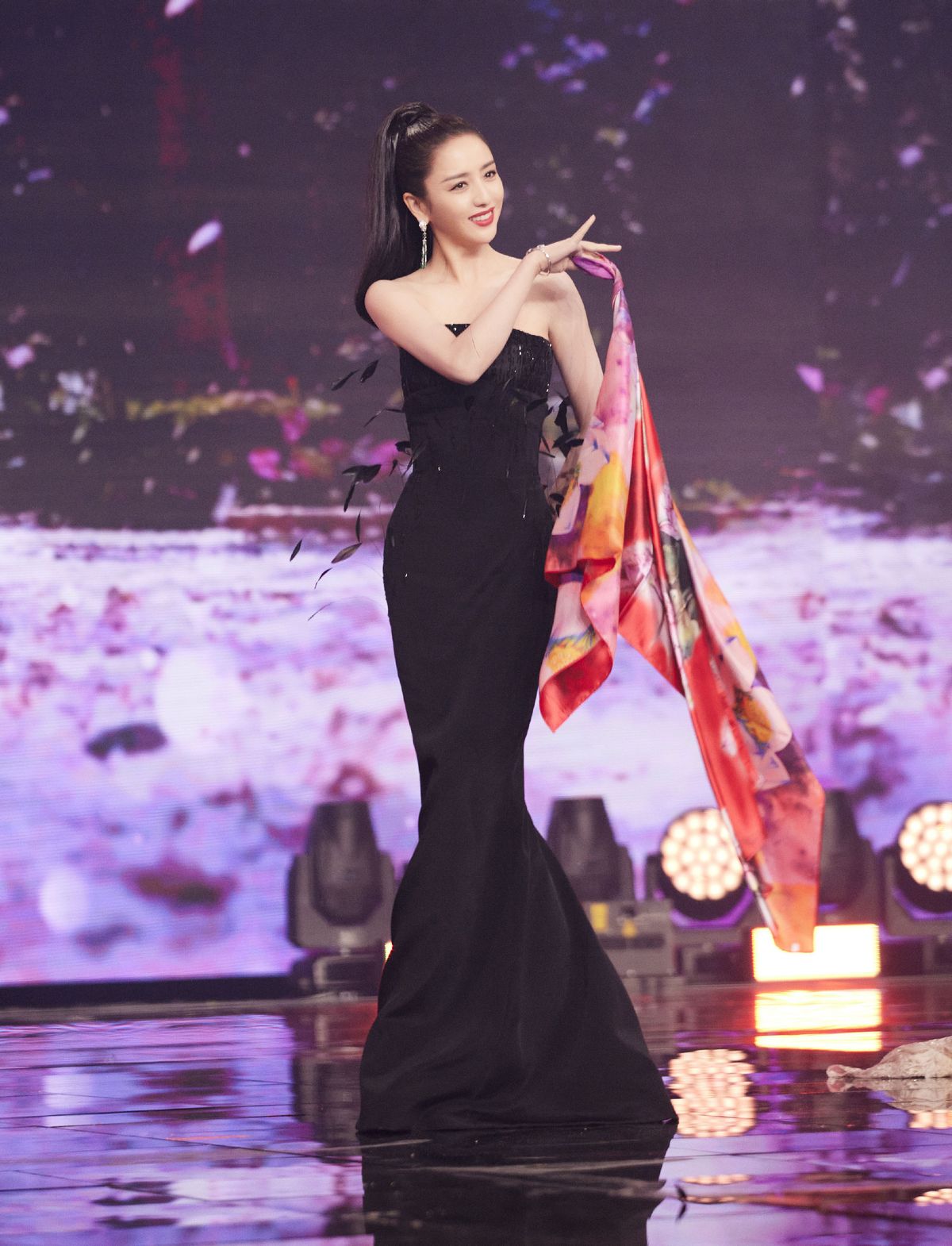 大表姐的时尚圈|有一种美叫“佟丽娅穿礼服”,造型优雅高级,看起来太养眼了