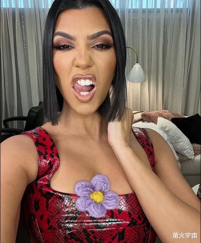 金·卡戴珊|考特尼·卡戴珊甜吻未婚夫秀身材，网友评价孕肚明显，卡大姐驳斥