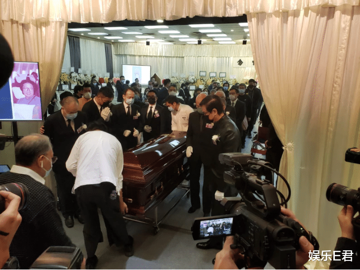 李香琴|李香琴出殡化作一缕轻烟，半个香港演艺界都来告别“巨星母亲”