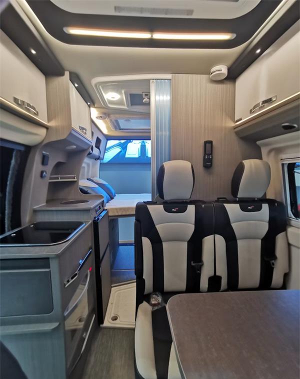 株洲|福特全顺B型车,瑞弗启界R500,模具化的内饰做工不一样