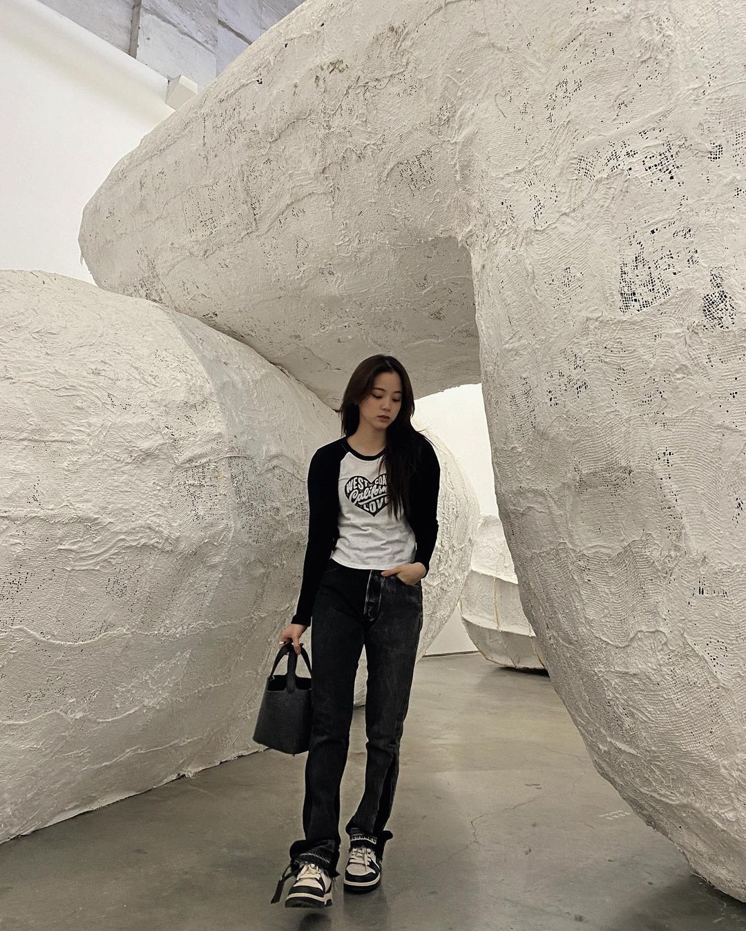 FLIGHTCLUB中文站|Jennie「渣女穿搭」火了！这身材穿400块球鞋真顶！还有新晋长腿球鞋女神！