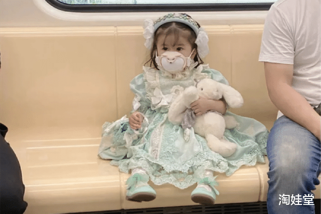 淘娃堂|3岁“洛丽塔”女娃走红，长相精致如洋娃娃，背后却暗藏风险