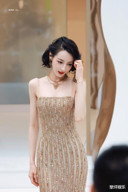 迪丽热巴|迪丽热巴参加某活动,身形妖娆 ,妩媚动人