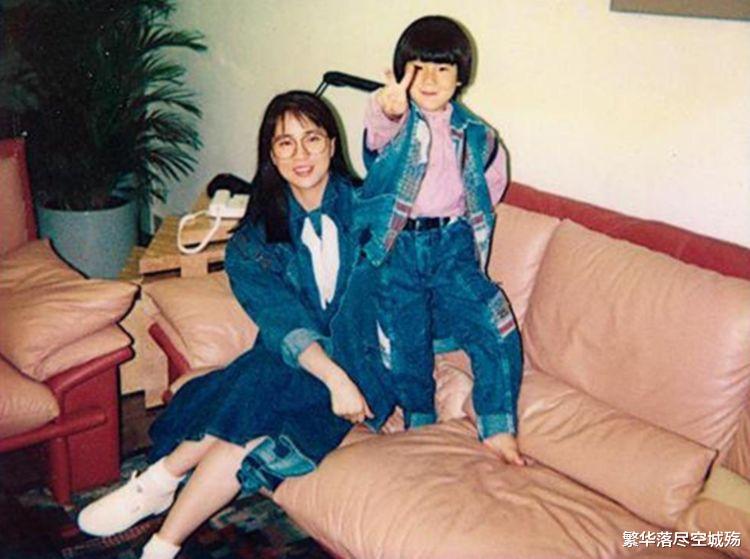 成龙|成龙为何这么绝情，不愿意承认小龙女？先看看吴绮莉当年做了什么