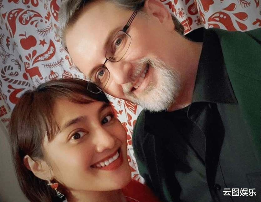 星光大道|恭喜！33岁女星嫁大18岁外国老公4年，宣布产下蓝眼白皮肤混血娃