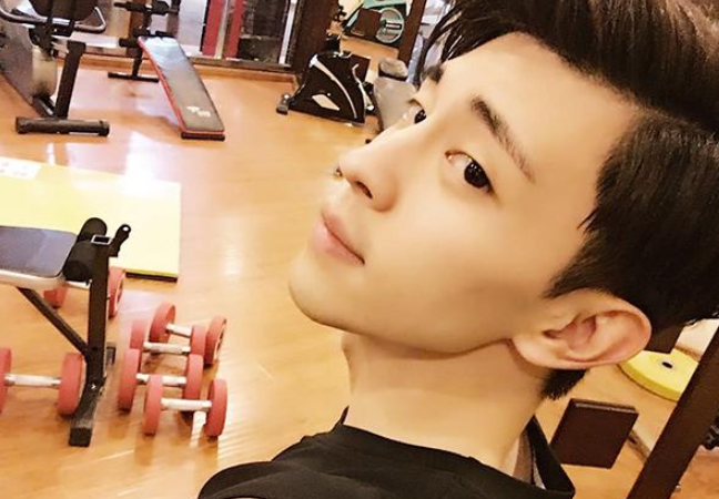 十万个家居为什么|走进邓伦现实中的家,家里有健身房和音乐室,这样的生活太自律了